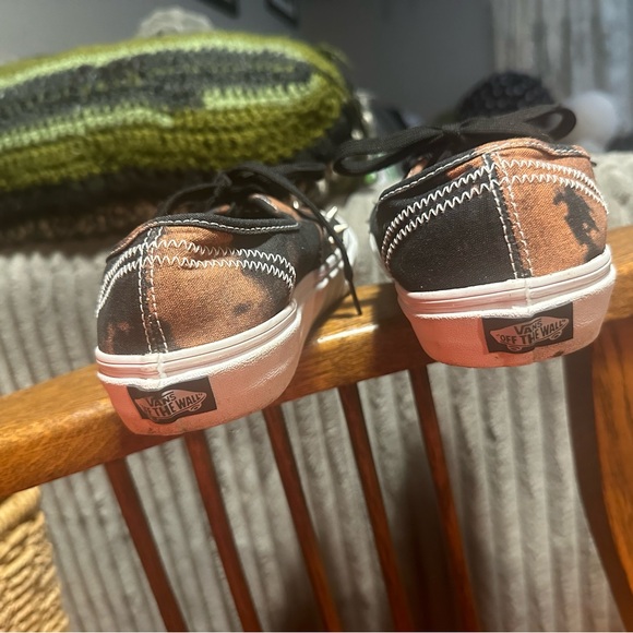 unisex VANs size 6 1/2 mens or 8 womens , black, leopard, plaid , & spiked - Picture 5 of 8